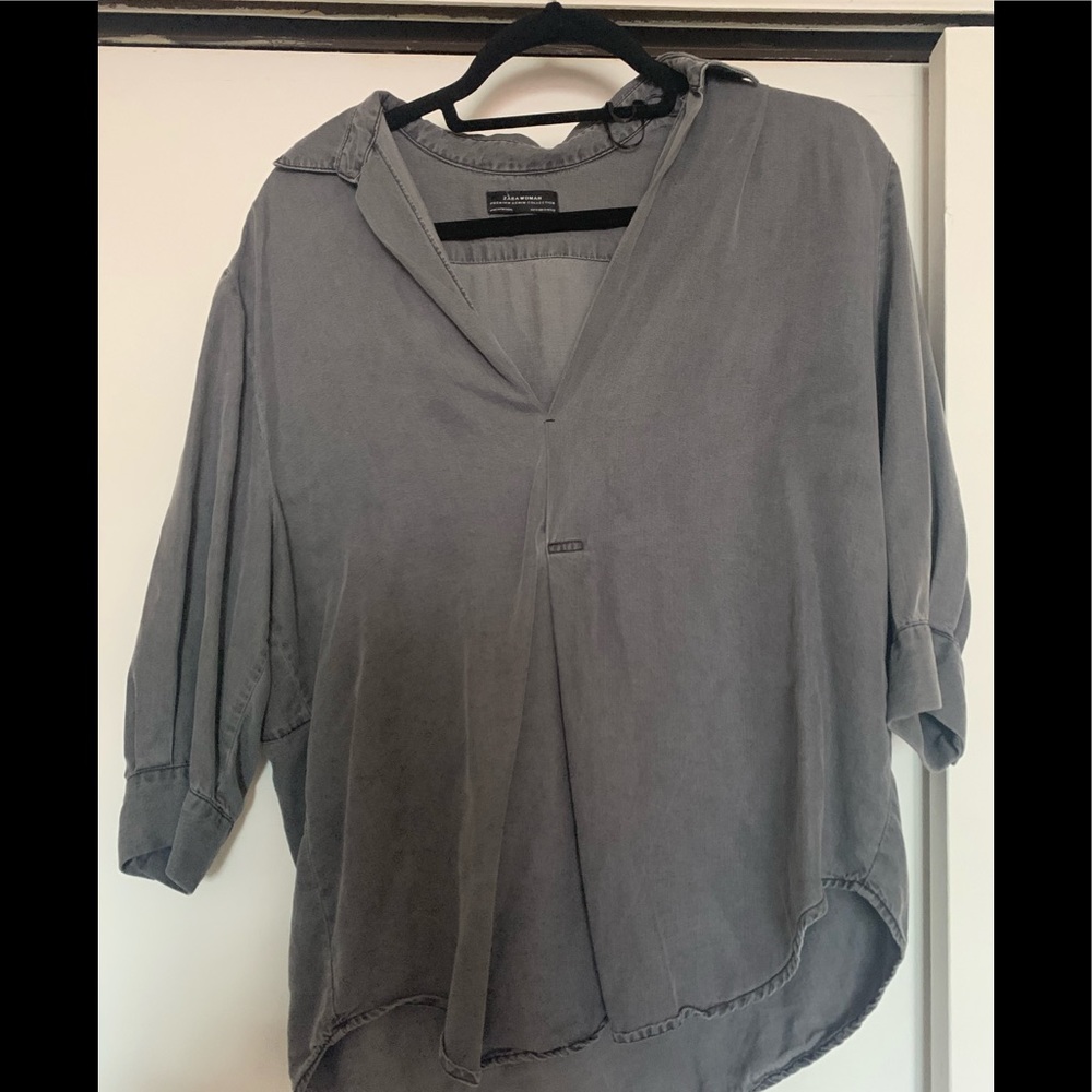 Gray v-neck Zara top